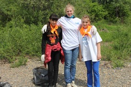 Любовь Семенова и школьники села Барабаш