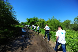 Работники ООО "Газпром СПГ Владивосток" на экологической акции
