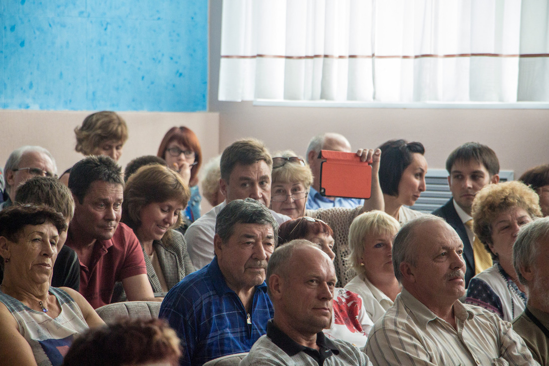 Участники общественных слушаний по проектной документации морских сооружений "Владивосток-СПГ"